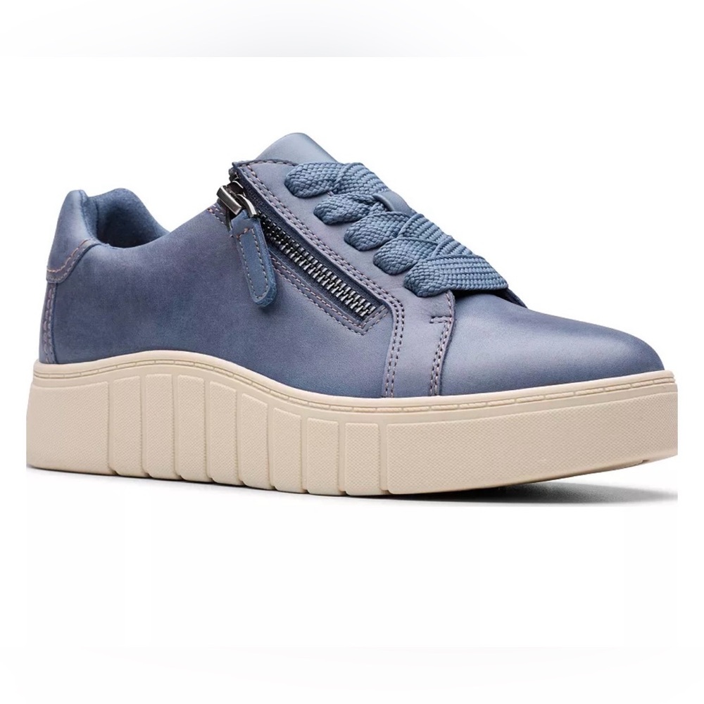 New in box Clarks sz8 Mykah Joy Denim Blue Women's Sneakers with Cream Sole…